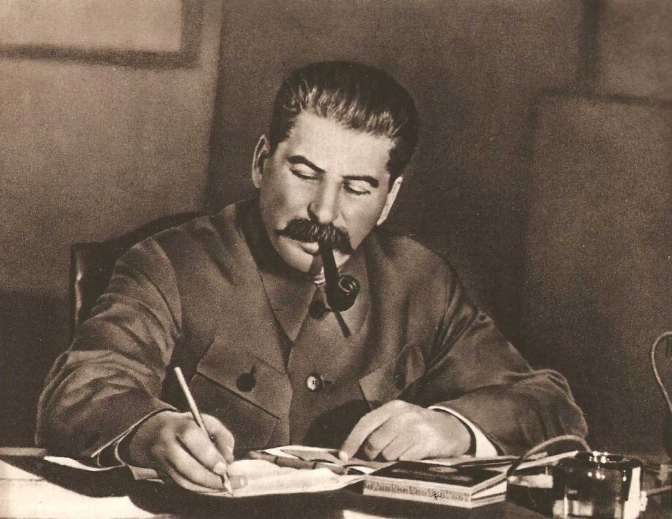 Rusia. Apariţia unor caiete şcolare cu imaginea lui Stalin pe copertă a generat un scandal public