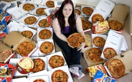 O britanică îşi riscă sănătatea. De 8 ani mănâncă numai pizza Margherita
