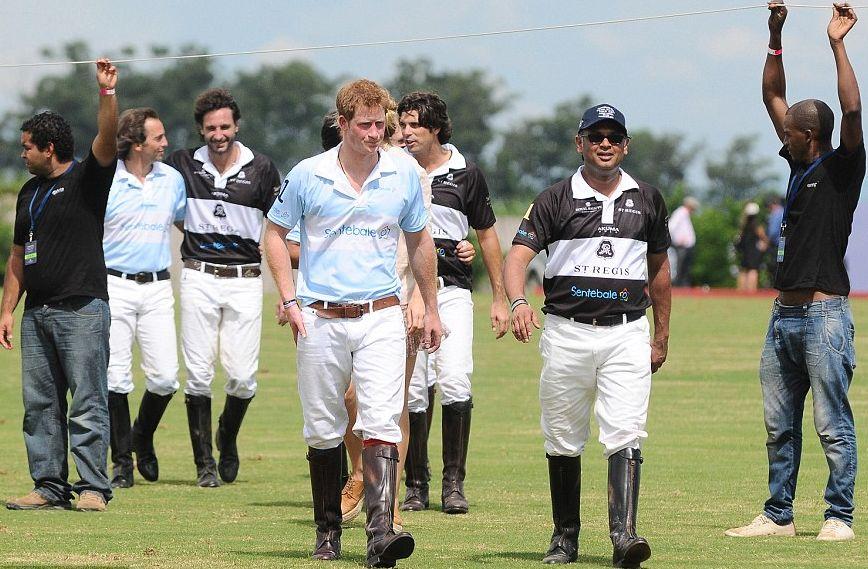 Prinţul Harry, EROU peste noapte. A salvat viaţa unui adversar după o ciocnire dramatică în timpul unui meci de polo 139918