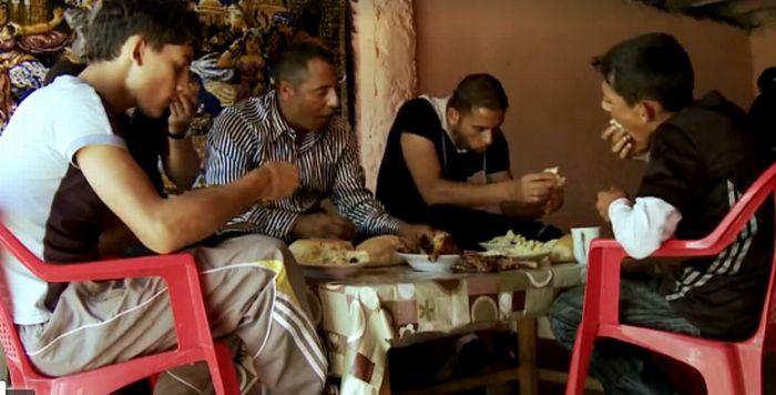 Un du-te-vino fără sfârşit. Romii nu renunţă la „visul franţuzesc”. Reportaj despre naveta România-Franţa a unei familii de romi 139835