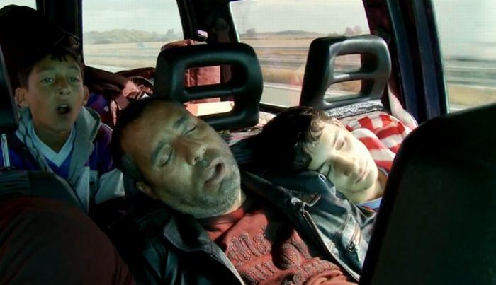 Un du-te-vino fără sfârşit. Romii nu renunţă la „visul franţuzesc”. Reportaj despre naveta România-Franţa a unei familii de romi 139837