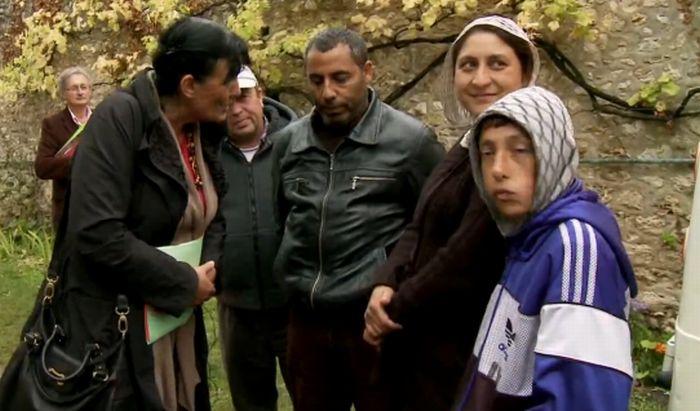 Un du-te-vino fără sfârşit. Romii nu renunţă la „visul franţuzesc”. Reportaj despre naveta România-Franţa a unei familii de romi 139838