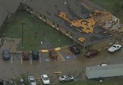 Două tornade puternice au lovit oraşul american Dallas. &quot;Adăpostiţi-vă!&quot;, mesajul care a semănat teroarea printre locuitori  140213