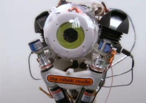 Inedit! Vezi aici cum arată robotul care imită omul 140130