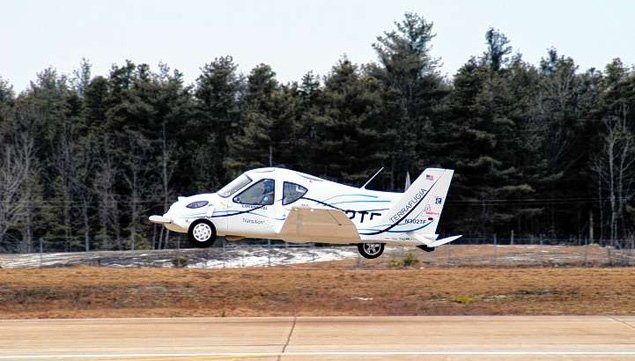 Maşina zburătoare, foarte aproape de a deveni realitate: Ar putea fi comercializată din 2013