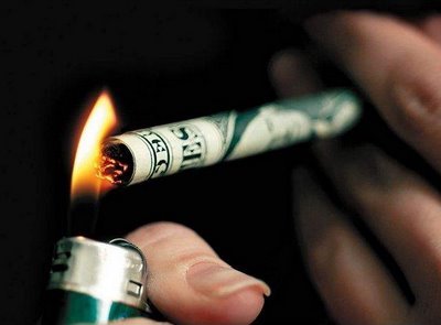 Veşti proaste pentru fumători. Guvernul a aprobat scumpirea ţigărilor. Vezi cât vei plăti de la 1 iulie pentru un pachet 