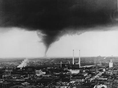 Furia naturii i-a blestemat pe americani. Furtunile care au ridicat în aer maşini şi case au lăsat prăpăd în Dallas
