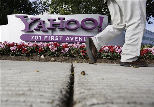 Gigantul Yahoo! se restrânge: Concediază peste 2.000 de angajaţi pentru a salva compania