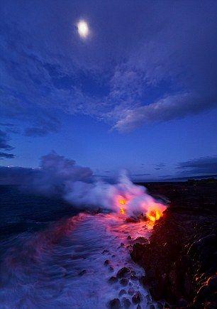 Imagini spectaculoase! Şi-a riscat viaţa pentru a realiza fotografii cu vulcanul activ Kilauea  140293
