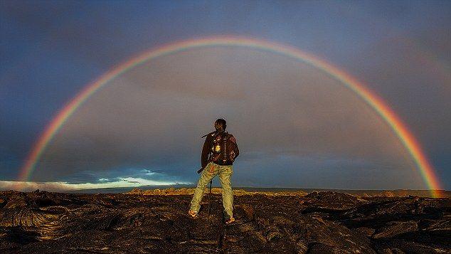 Imagini spectaculoase! Şi-a riscat viaţa pentru a realiza fotografii cu vulcanul activ Kilauea  140296