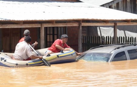 Peste 19.000 de familii sunt sinistrate în Peru, din cauza inundaţiilor
