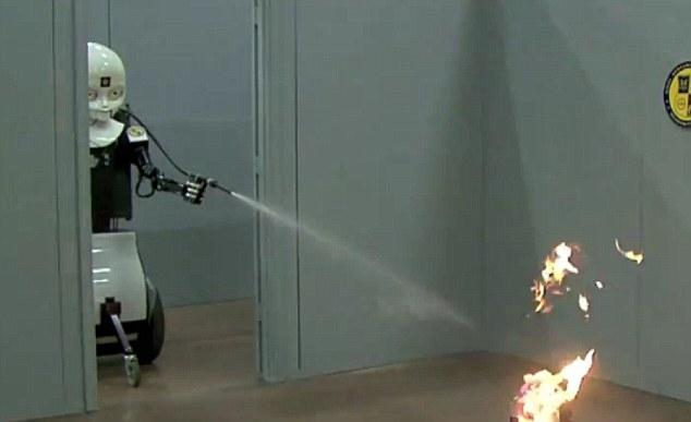 S-a inventat robotul-pompier. Ţi-ai lăsa viaţa în &quot;mâinile&quot; lui? 140310