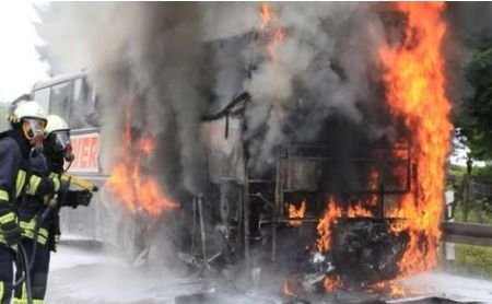 Zeci de muncitori, la un pas să ardă de vii în autocarul care trebuia să-i ducă în Germania