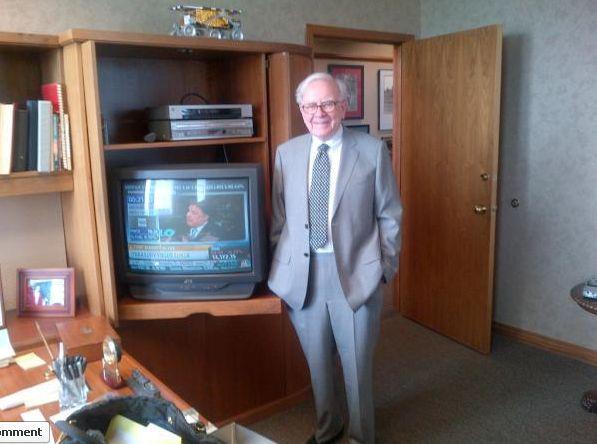 Cum arată biroului omului care poate avea orice îşi doreşte. Simplitatea lui te va surprinde 140452