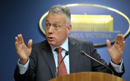 Laszlo Borbely a demisionat din funcţia de ministru al Mediului, în urma discuţiei cu premierul Ungureanu
