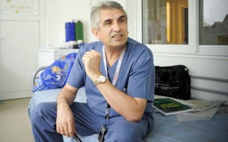 Un doctor român a revoluţionat medicina ortopedică. Copiii cu malformaţii la picioare pot merge din nou