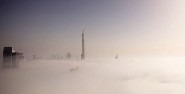 Urcă-te în cea mai înaltă clădire din lume! Imaginile uimitoare pe care unii nu le văd nici măcar o dată în viaţă 