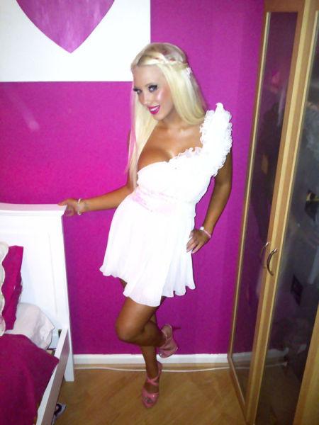 Şi băieţeii se vor juca de acum cu păpuşi. Femeia care a reinventat-o pe Barbie cu propriul trup 140626