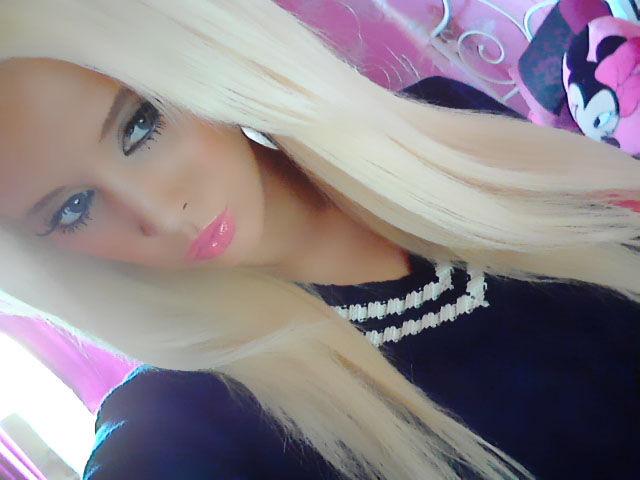 Şi băieţeii se vor juca de acum cu păpuşi. Femeia care a reinventat-o pe Barbie cu propriul trup 140628