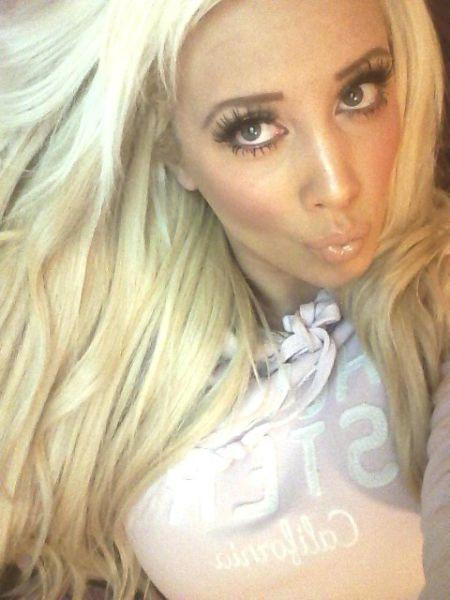 Şi băieţeii se vor juca de acum cu păpuşi. Femeia care a reinventat-o pe Barbie cu propriul trup 140636