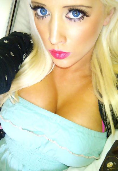 Şi băieţeii se vor juca de acum cu păpuşi. Femeia care a reinventat-o pe Barbie cu propriul trup 140639