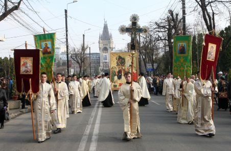 Peste 5.000 de oameni şi 600 de preoţi au participat la pelerinajul de Florii din Capitală