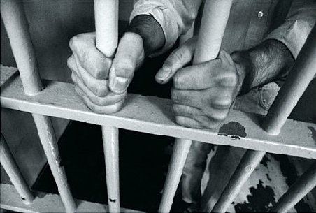 Mehedinţi: Un deţinut şi-a lansat cartea scrisă în Penitenciarul Drobeta Turnu Severin