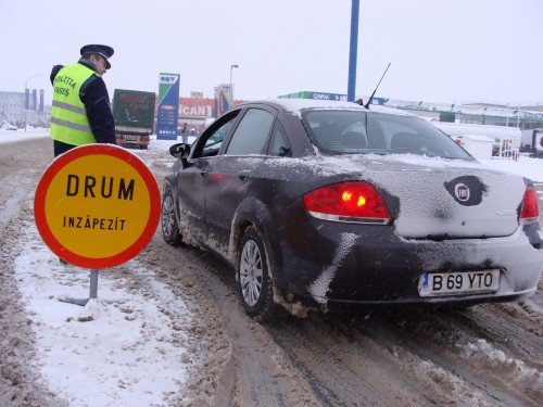 Ninsori şi viscol în România. Vezi care sunt drumurile blocate de zăpadă