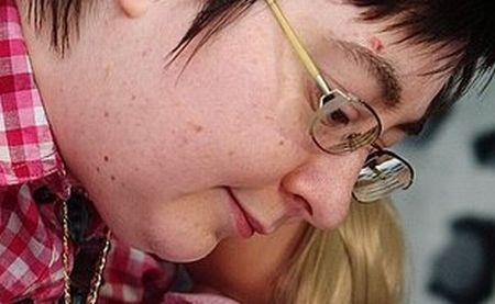 “Nu vreau să mă maturizez”. Povestea scriitoarei de origine română care refuză să vorbească 141153