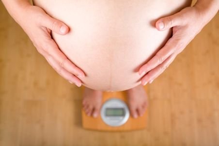 Studiu: Femeile obeze, cu 67% mai predispuse de a da naştere unui copil cu autism decât cele slabe