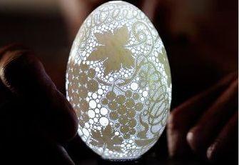 Delicateţea şi fineţea artei într-o singură imagine. Ce iese din mâinile lui sunt adevărate minuni 141375