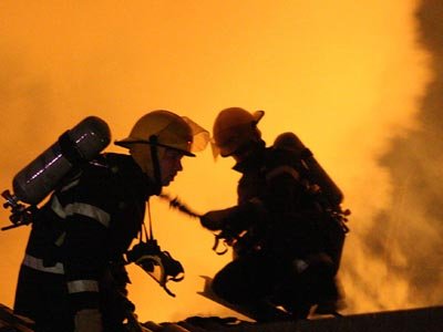 Incendiu la cel mai mare complex sportiv din Bistriţa. 45 de copii au fost evacuaţi din clădire