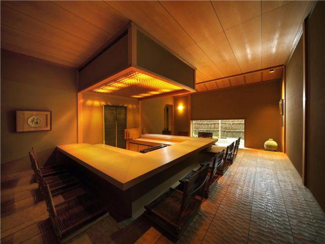 Apartament de burlac cu preţ de palat 141625