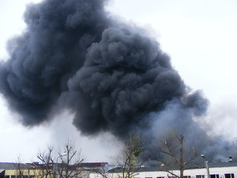 Imagini de la incediul de proporții care a distrus complexul comercial Siraj din Iași 142003