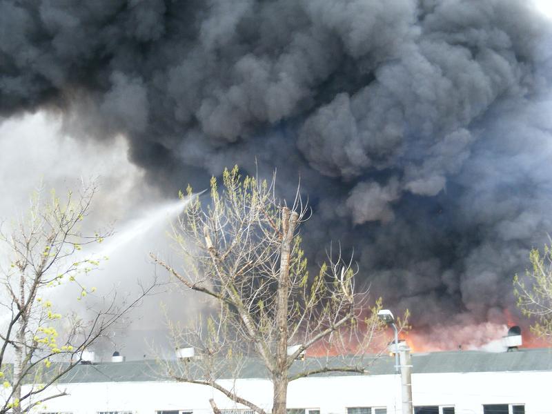 Imagini de la incediul de proporții care a distrus complexul comercial Siraj din Iași 142016