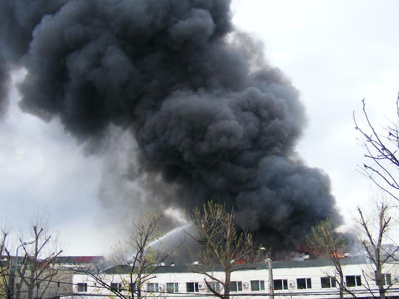 Imagini de la incediul de proporții care a distrus complexul comercial Siraj din Iași 142017