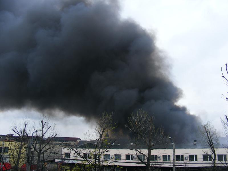 Imagini de la incediul de proporții care a distrus complexul comercial Siraj din Iași 142025