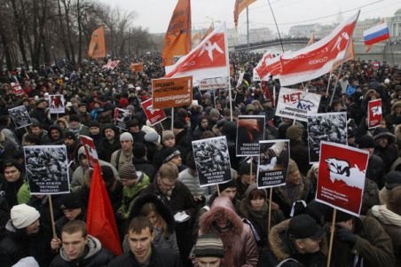 Rusia: Mii de simpatizanţi ai puterii s-au adunat să protesteze în oraşul Astrahan