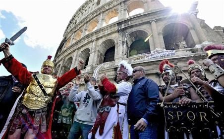 Roma: Autorităţile interzic gladiatorilor să mai distreze turiştii în faţa Colosseumului 