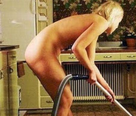 Angajatele unei firme de curăţenie lucrează dezbrăcate în faţa clienţilor 142087