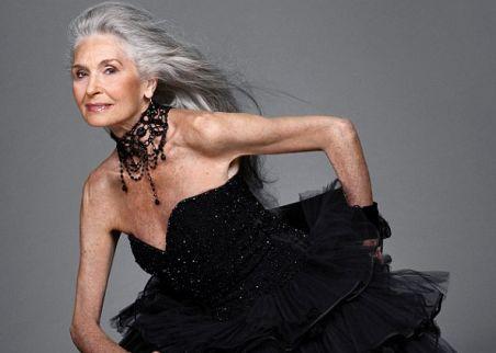 Pozează SEXY la 83 DE ANI!  Vezi cum arată cel mai bătrân fotomodel din lume 142150