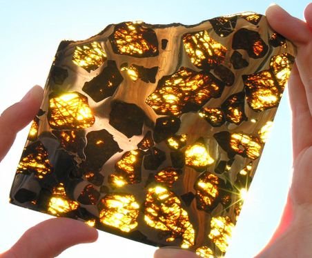 Spectaculos! Vezi aici cum arată cel mai frumos meteorit 