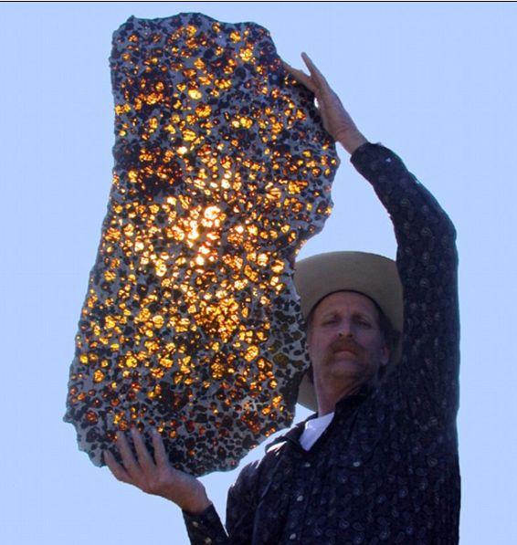 Spectaculos! Vezi aici cum arată cel mai frumos meteorit  142080