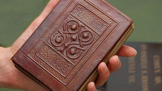 Vezi aici cum arată cartea vândută pentru suma de 9 milioane de lire sterline  142302