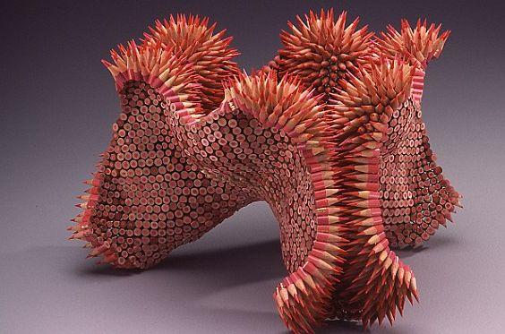 O artistă britanică face sculpturi din creioane colorate. Vezi aici o galerie foto de excepţie 142637