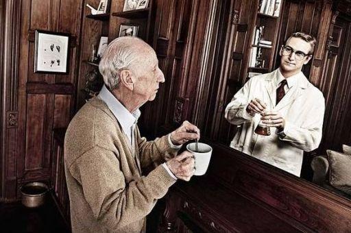 Omul care a fotografiat trecutul. Tu ce vezi când te priveşti în oglindă?  142722