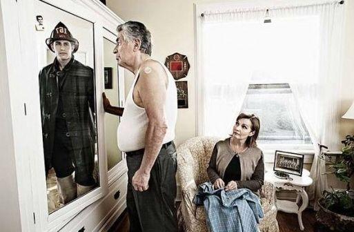 Omul care a fotografiat trecutul. Tu ce vezi când te priveşti în oglindă?  142723