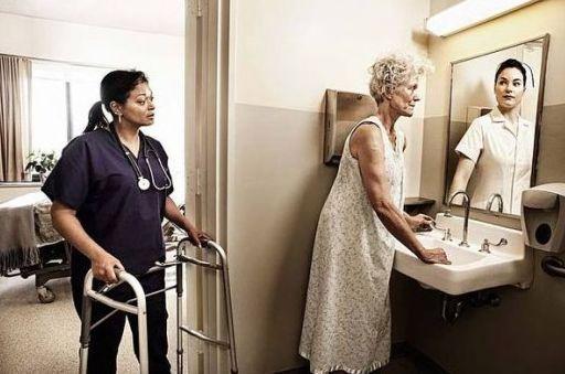 Omul care a fotografiat trecutul. Tu ce vezi când te priveşti în oglindă?  142725