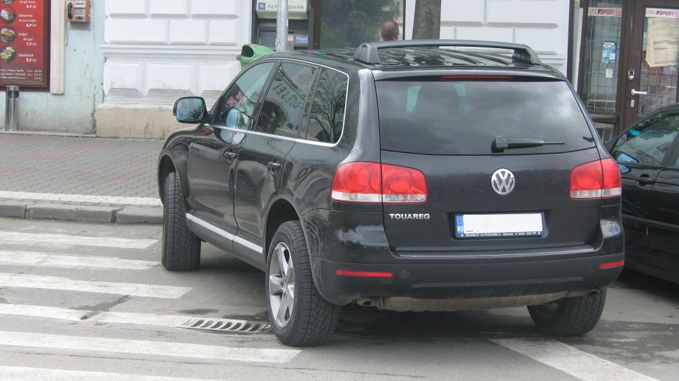 Politicienii sunt mai presus de lege. Maşina în care circulă Ioan Oltean, parcată într-un mod &quot;mârlănesc&quot;  142667