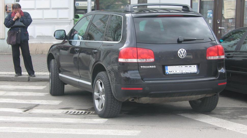 Politicienii sunt mai presus de lege. Maşina în care circulă Ioan Oltean, parcată într-un mod &quot;mârlănesc&quot;  142670